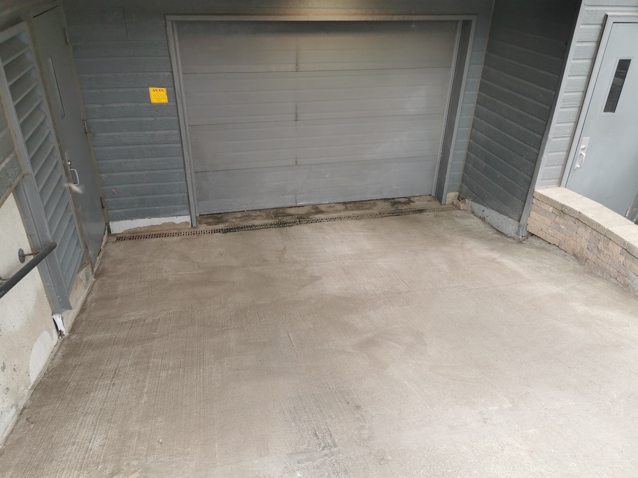 Entrée d'un garage (stationnement) d'immeuble